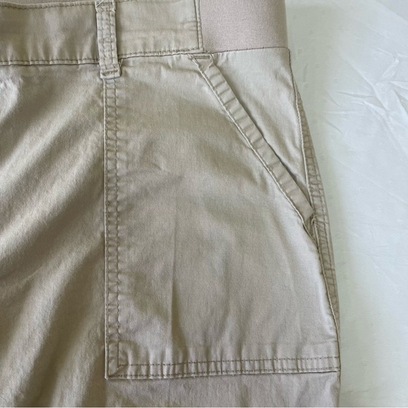 Lee Relaxed Fit Mid Rise Women’s Size 18 98% cotton 2% Spandex Khaki color - Picture 4 of 13